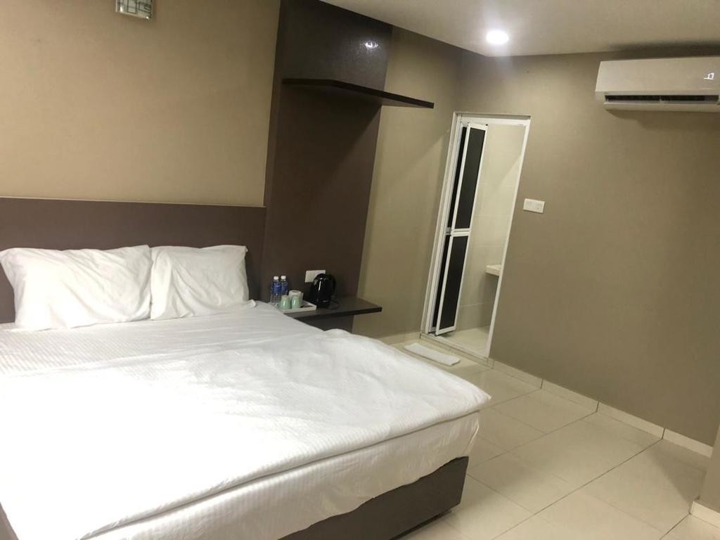 Tropika Garden Hotel Johor Bahru Exterior foto